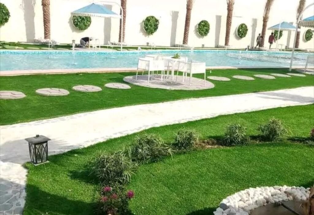 العشب الصناعي بالرياض